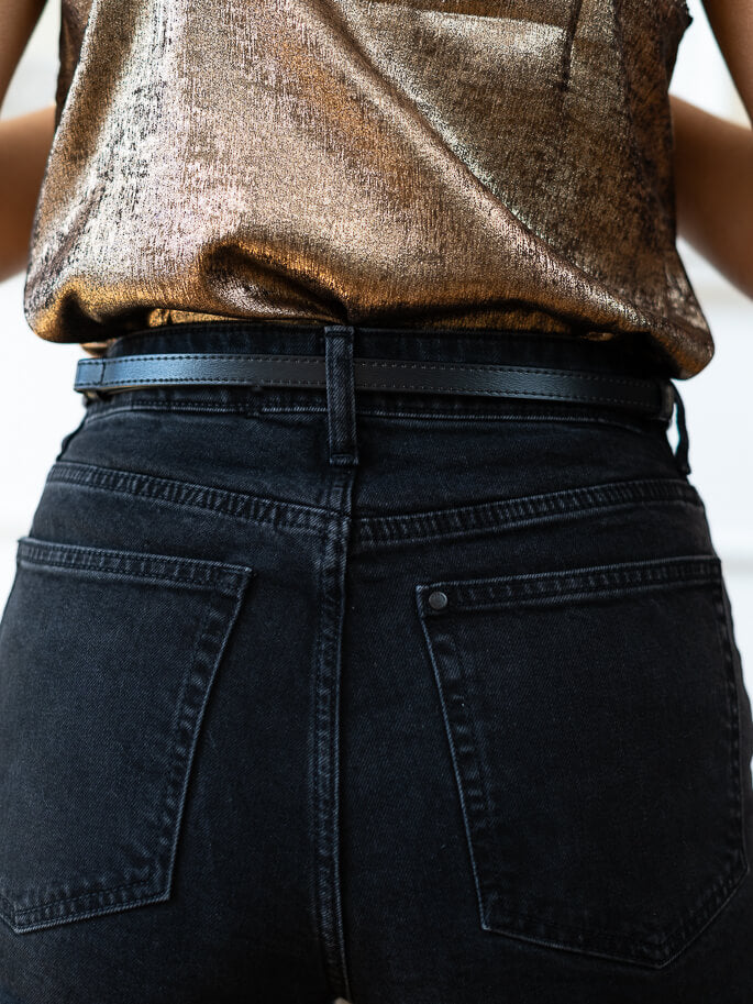 Black shelly adjustable belt