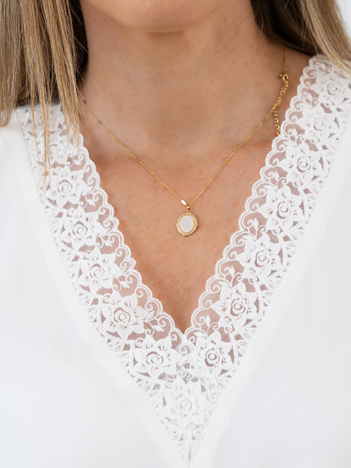 Conor oval pearl necklace