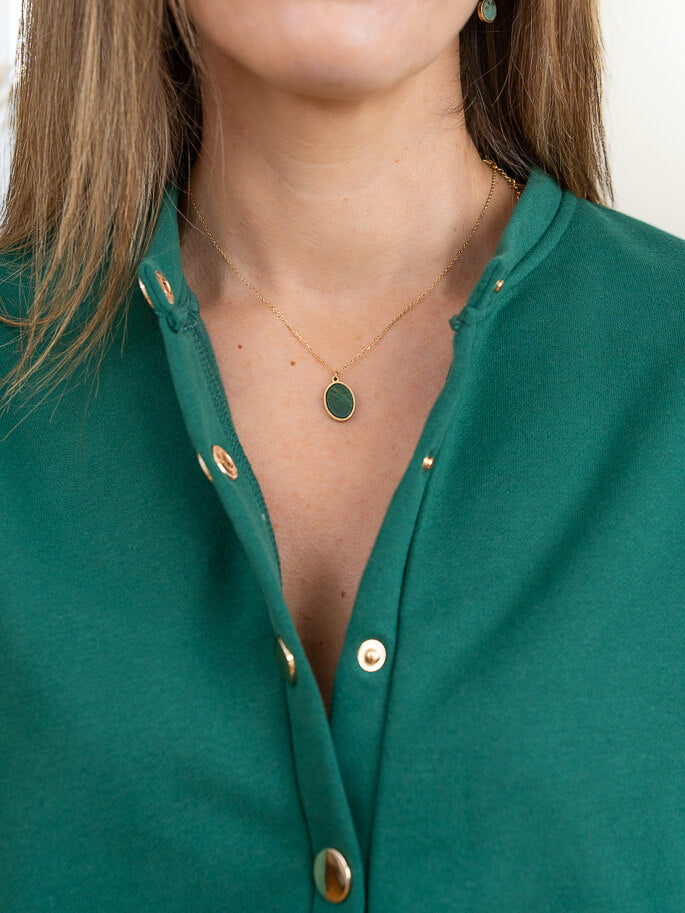 Green pendant necklace